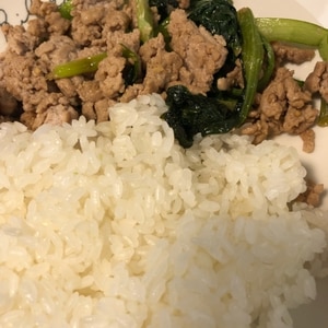 レンジで簡単おいしい♪小松菜とひき肉のナムル